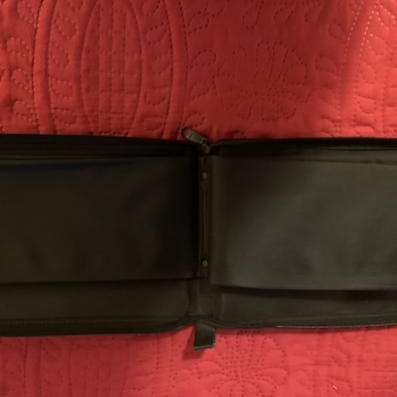 Mercedes BLACK LEATHER  owners manual logo car case EXCELLENT COND. - Picture 6 of 9